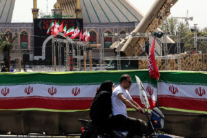 As U.S. Pauses Strikes, Iran Is No Rush to Resume Cease-Fire Talks